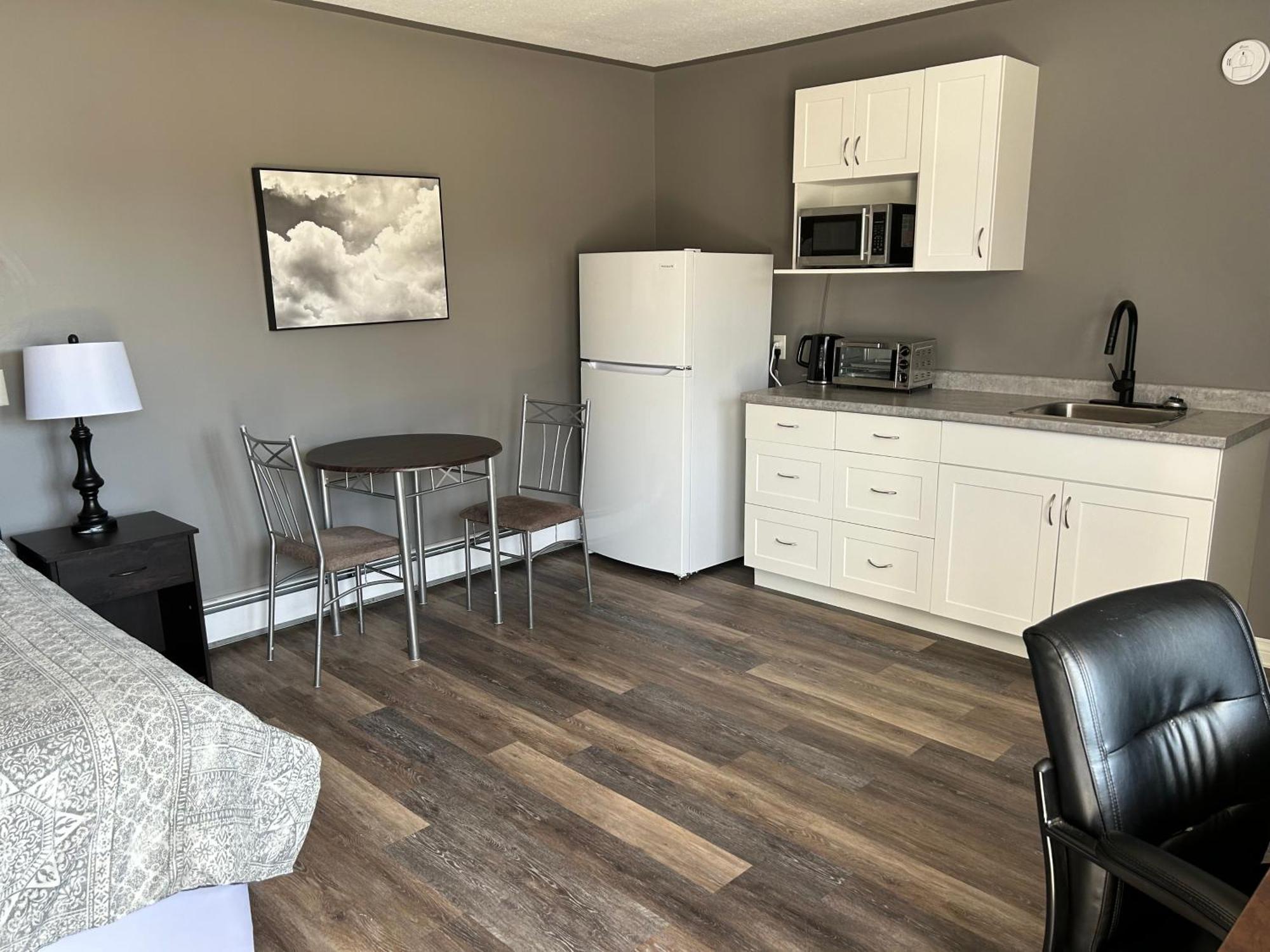 Middleton Motel & Suites Bagian luar foto