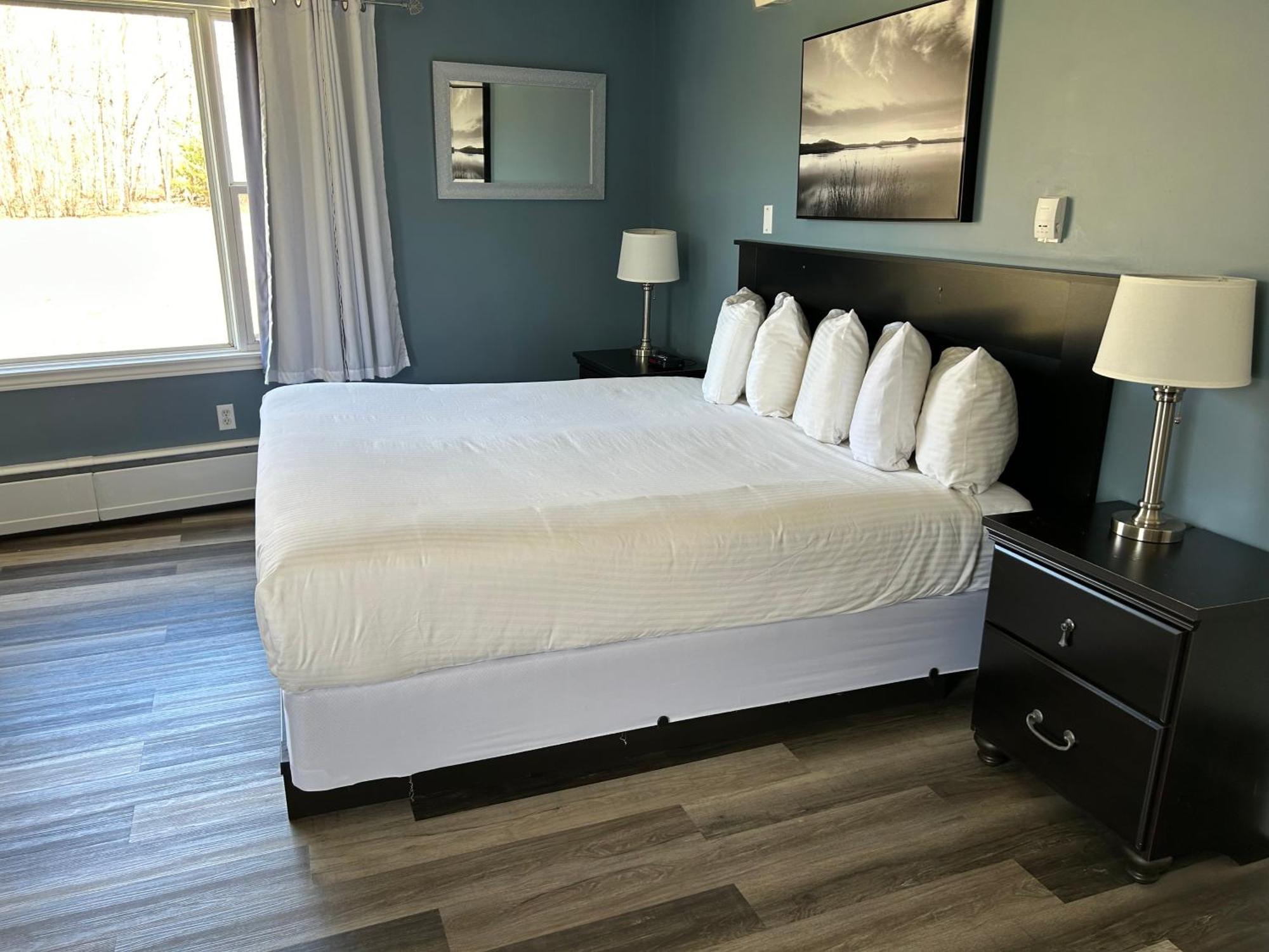 Middleton Motel & Suites Bagian luar foto