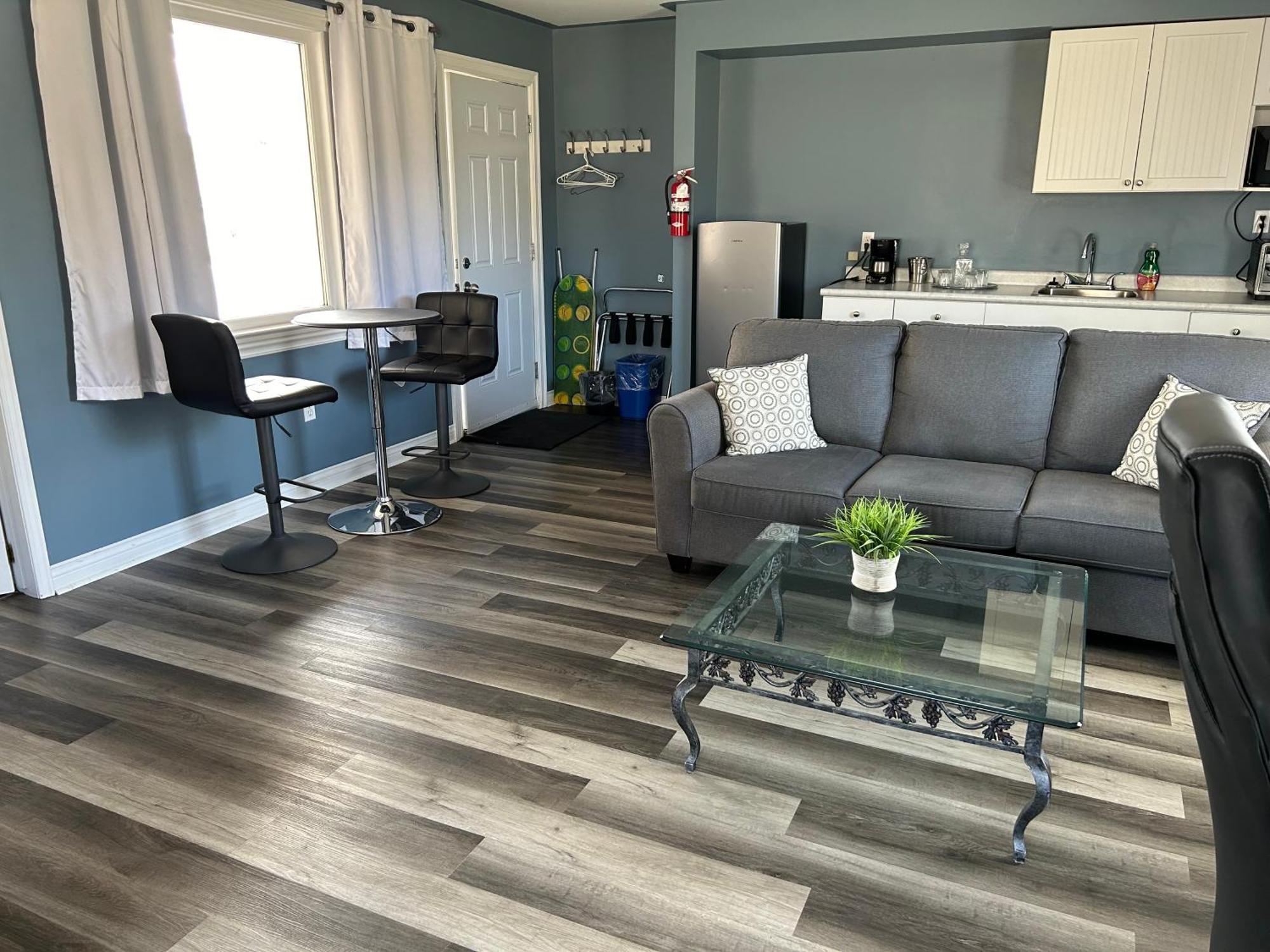 Middleton Motel & Suites Bagian luar foto