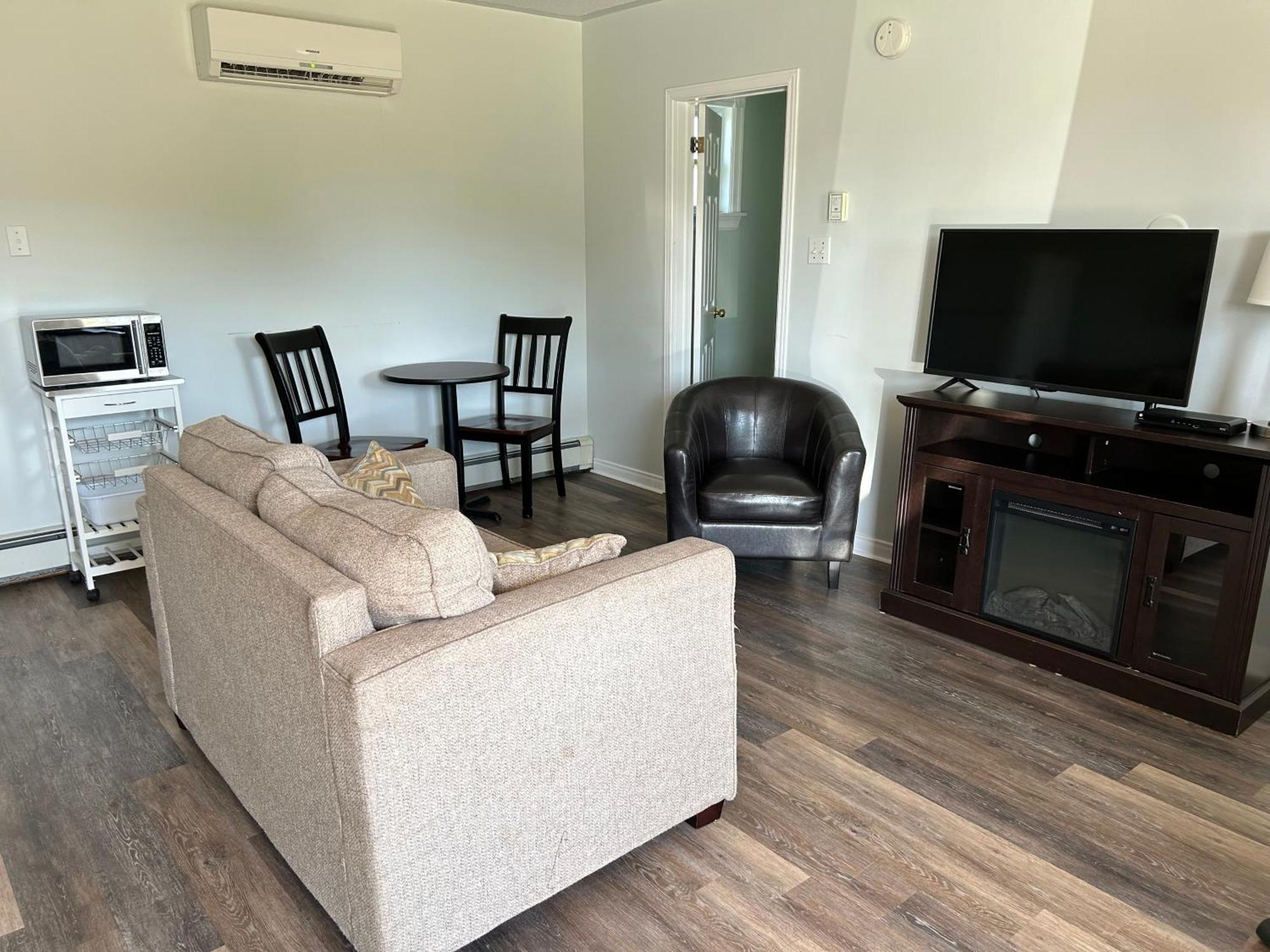 Middleton Motel & Suites Bagian luar foto
