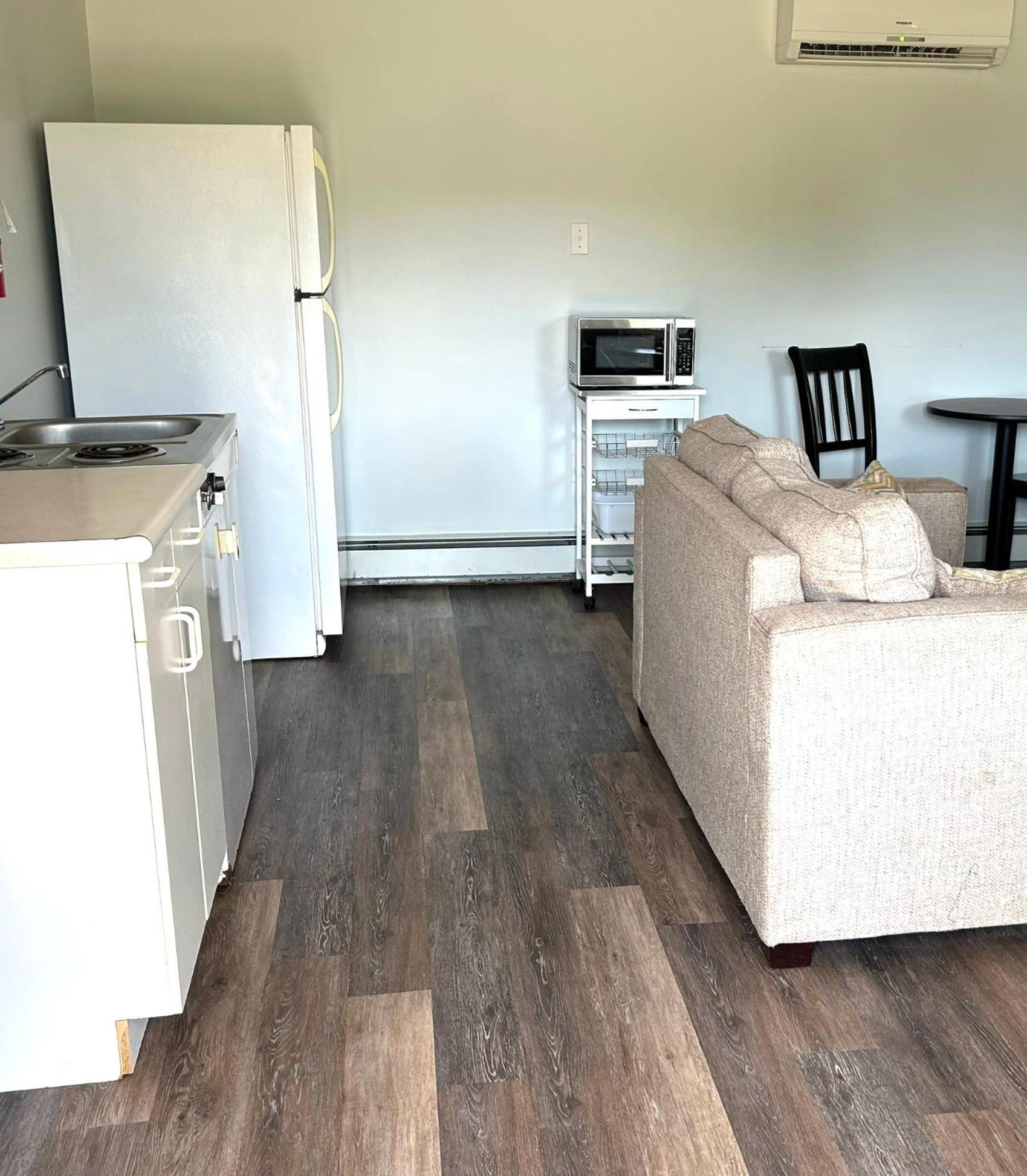 Middleton Motel & Suites Bagian luar foto