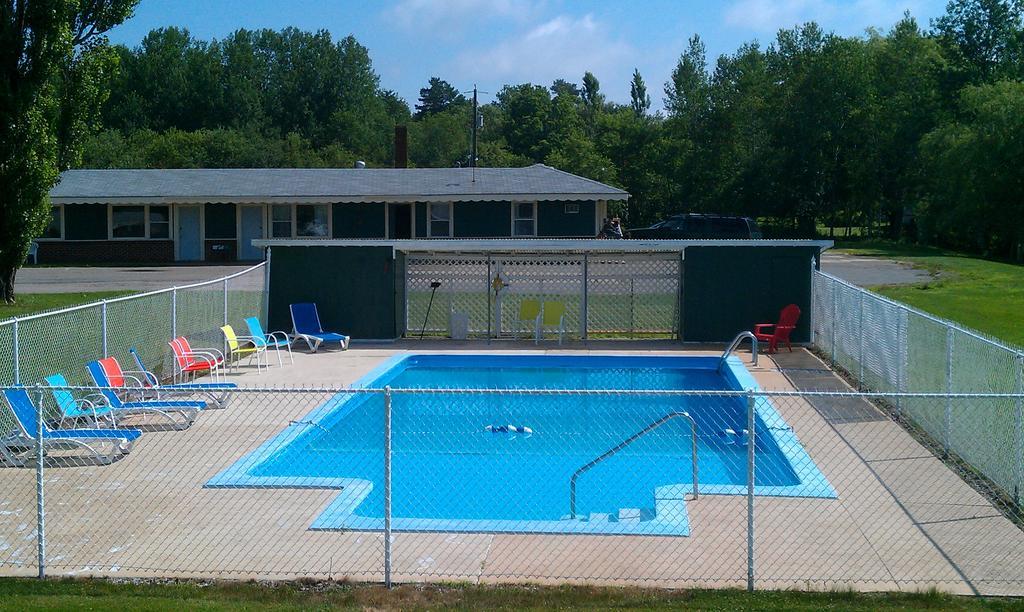 Middleton Motel & Suites Bagian luar foto