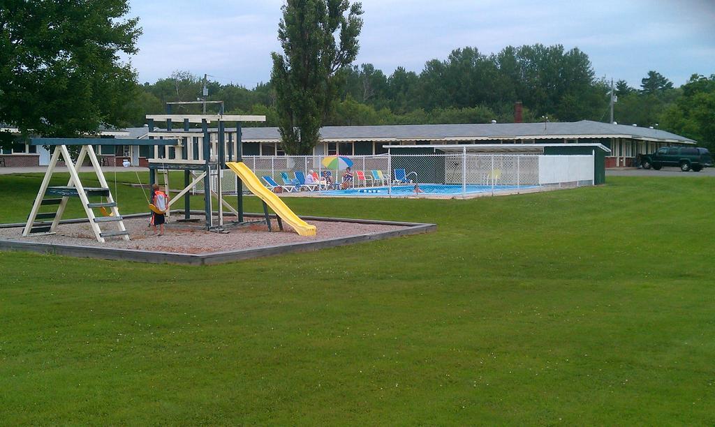Middleton Motel & Suites Bagian luar foto