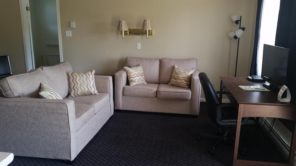 Middleton Motel & Suites Bagian luar foto